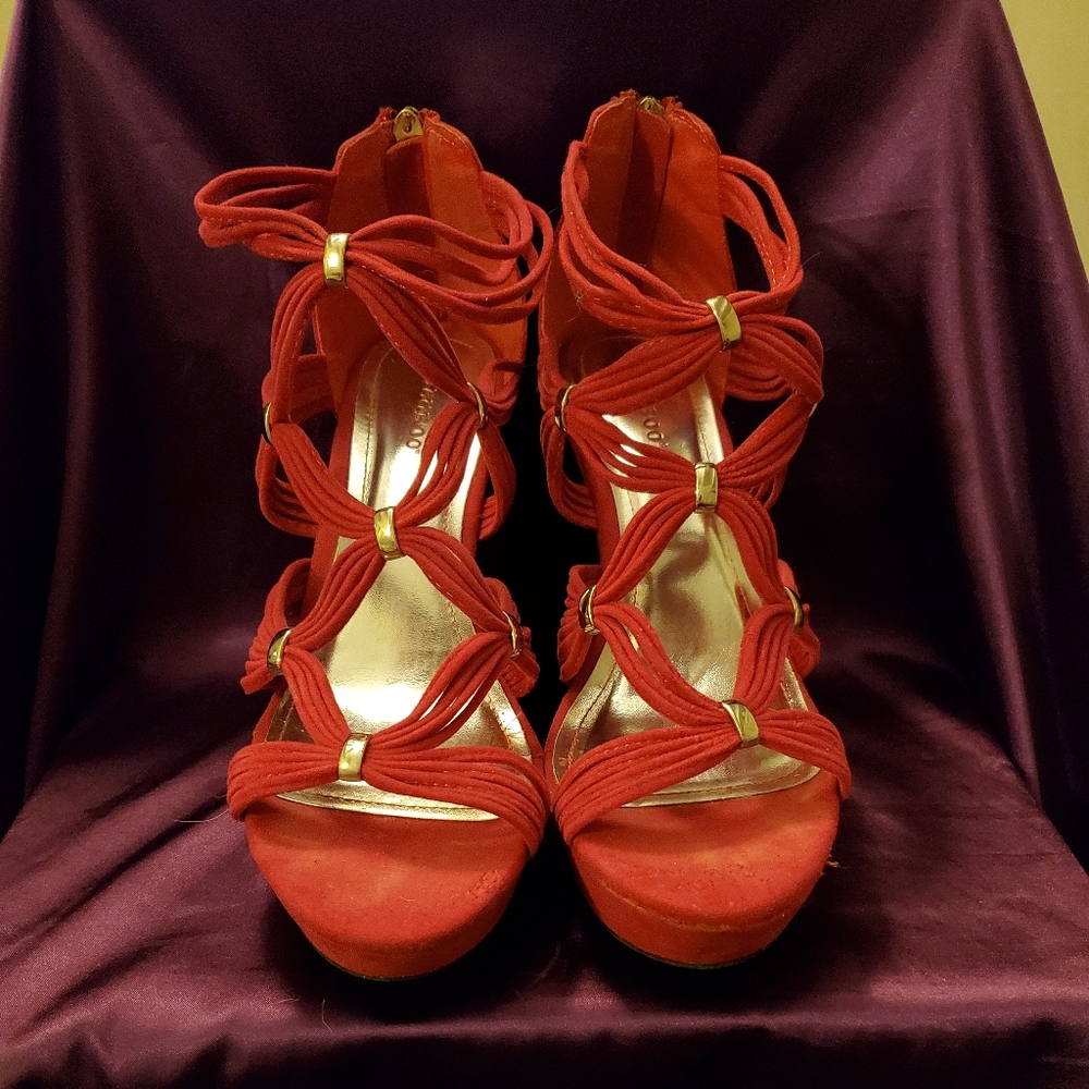 Super cute raspberry colored wedges